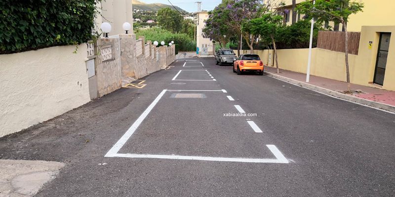 Indignación entre los vecinos del Segundo Montañar de Xàbia por la eliminación de plazas de aparcamientos en sus calles