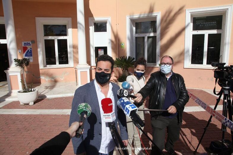 El juzgado de Instrucción 2 de Dénia abre diligencias previas por la vacunación de Ximo Coll y Carolina Vives