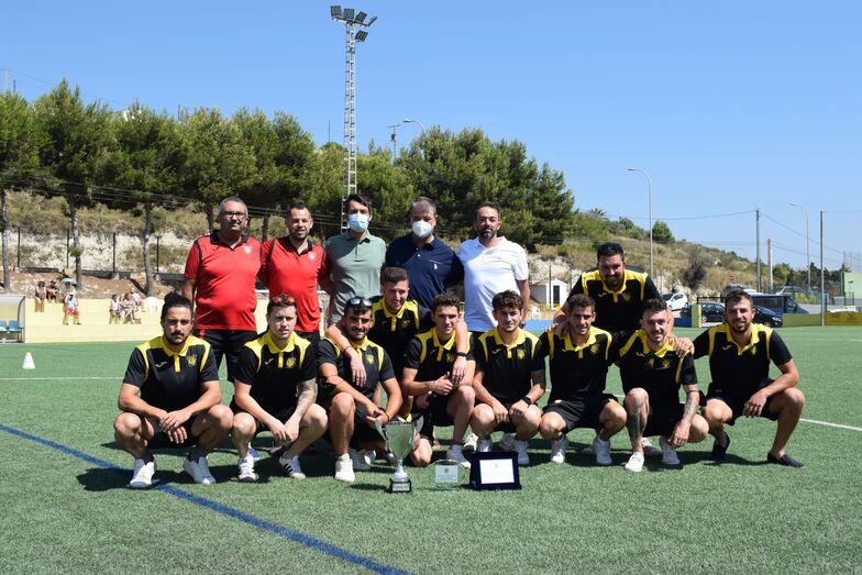 El fútbol de Benitatxell firma una temporada meteórica volviendo a Primera Regional tras 30 años