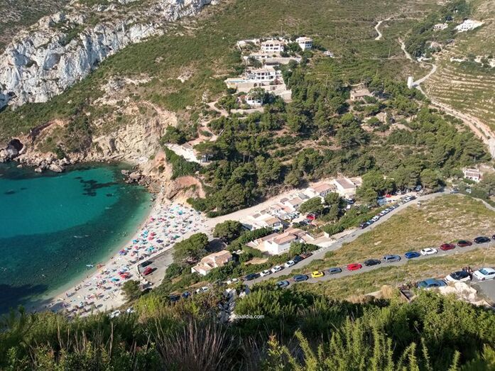 Xàbia abre una consulta ciudadana previa a la aplicación de una tasa por aparcar en el Portitxol y la Granadella en verano