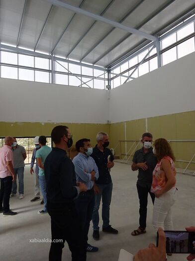 Vicent Marzà visita las obras del nuevo gimnasio del Colegio Santíssim Crist de Gata de Gorgos