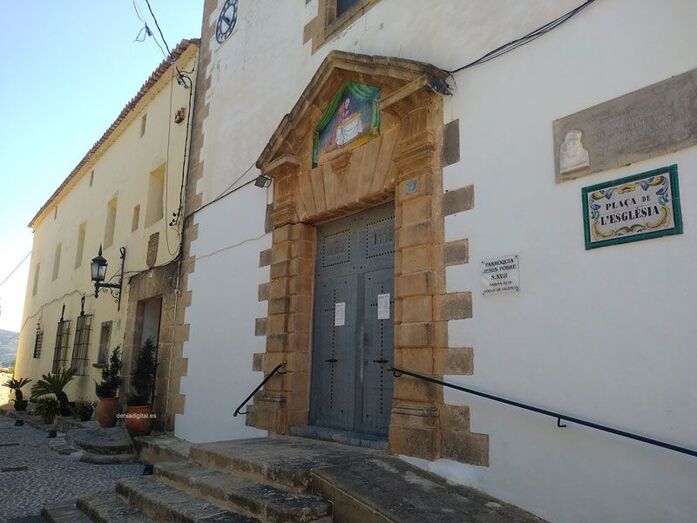 Una curiosidad artística: La portada del Convento de Jesús Pobre