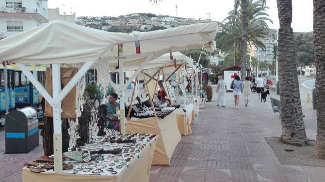 El núcleo urbano de Duanes de Mar no contará este verano con su mercado artesanal