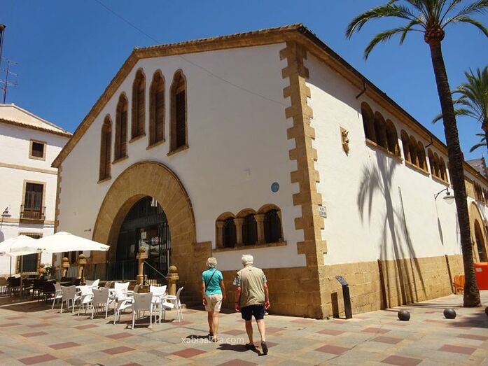 Una mirada a la arquitectura del mercado neogótico de Xàbia