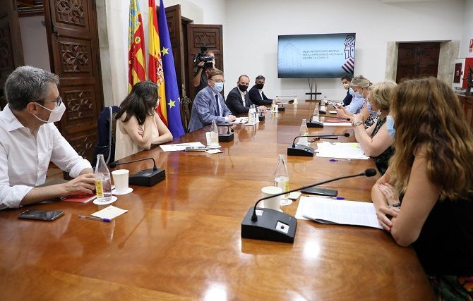 El Consell hace públicos los criterios que aplica para solicitar el toque de queda