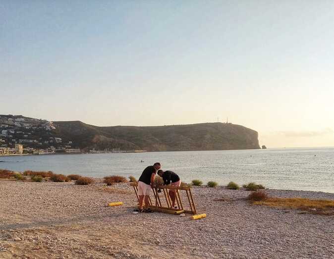 Servicios instala unos aparcabicis sostenibles en el litoral de Xàbia
