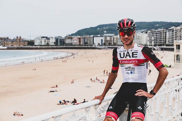 Juan Ayuso llega entre los 20 primeros en la Clásica de San Sebastián