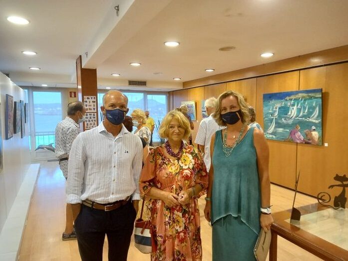 El salón social del Club Náutico Jávea acoge una exposición de Michele Dandrieux