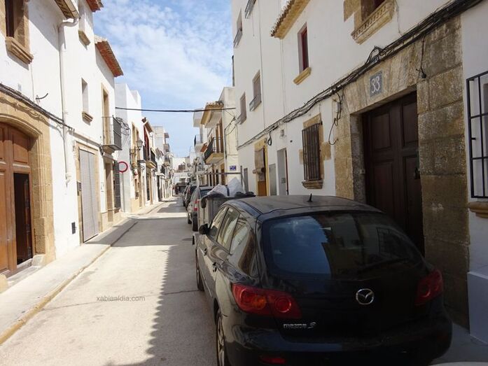 Los vecinos del carrer Nou piden al Ayuntamiento de Xàbia que peatonalice el estrecho vial