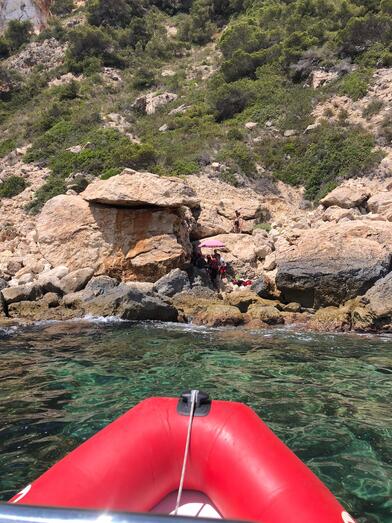 Rescatada una mujer de Cala Ambolo tras resbalarse y sufrir un impacto en la cabeza