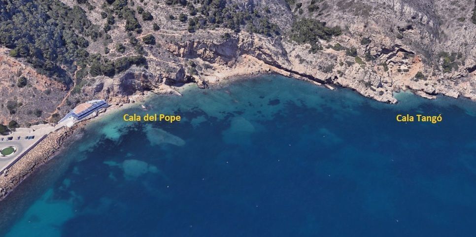 Cala Tangó o Cala del Pope: Una confusión de términos