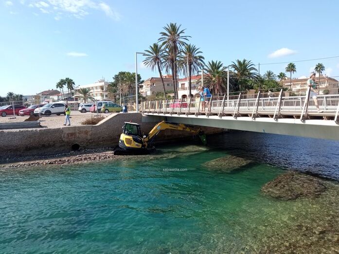 Comienzan las obras de demolición de las bases del antiguo puente de Triana de Xàbia
