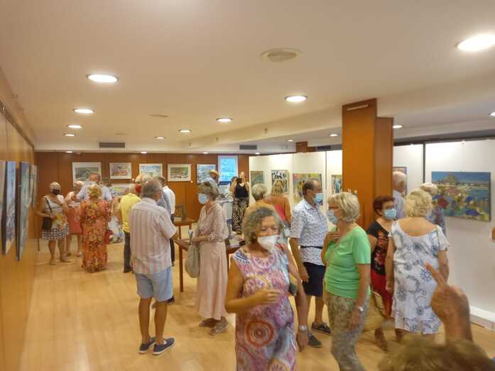 Acuarelas de temática marina en la exposición de Michele Dandrieux en el Club Náutico Jávea