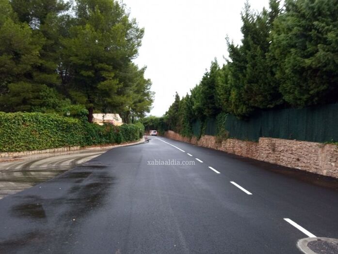 El asfaltado sigue.. y la carretera de la Guardia estrena nuevo pavimento