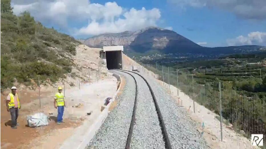 Vídeo: Nos subimos al tren en pruebas para ver las obras del Tram a su paso por la Garganta de Gata