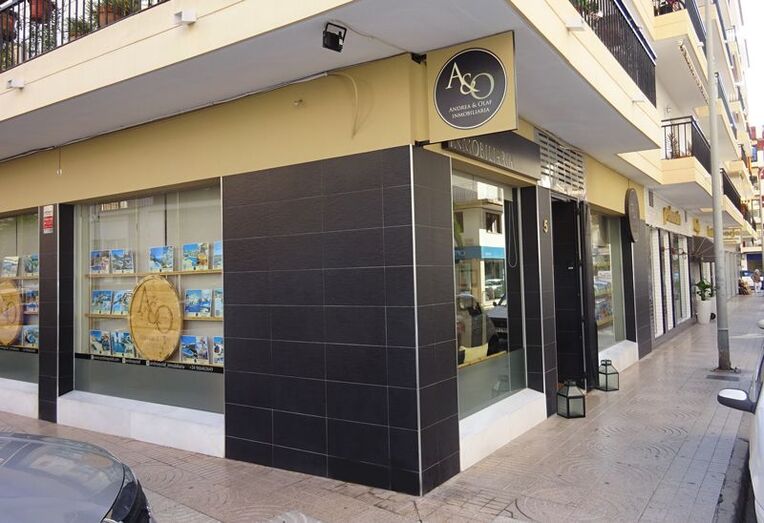 Andrea y Olaf inmobiliaria te atiende en su nueva oficina, en la calle Sertorio de Xàbia