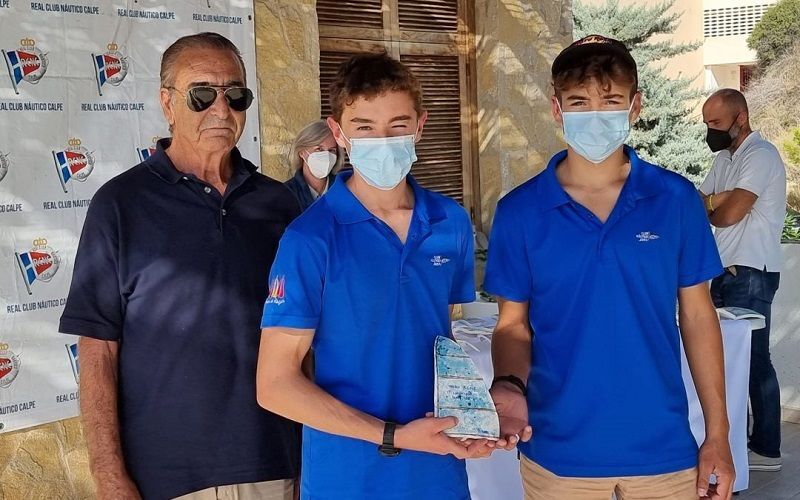 La flota de 420 del Club Náutico Jávea triunfa en Calp