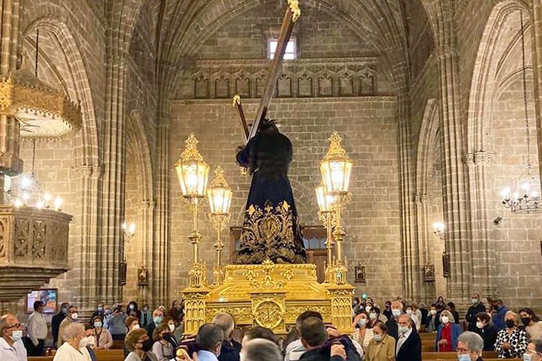 Xàbia acompaña a la imagen de Jesús Nazareno en su regreso al Calvari
