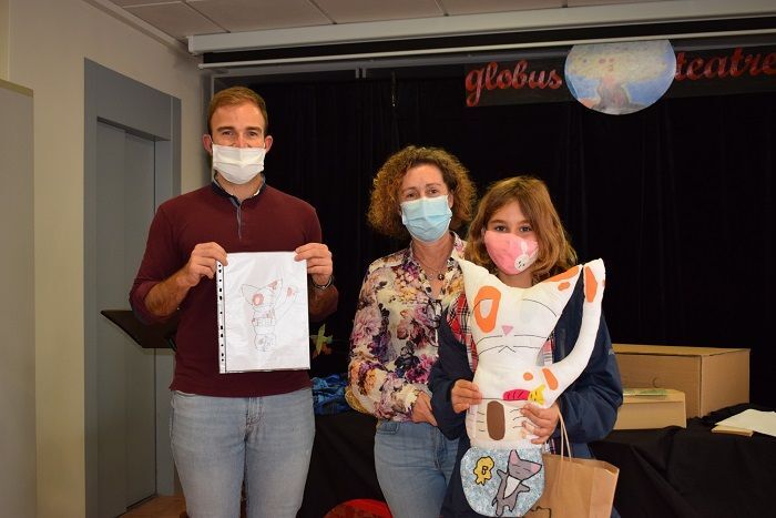 Mia Mestriner gana el VIII concurso de la mascota de la Biblioteca de Benitatxell con Amy, Tom y Lily
