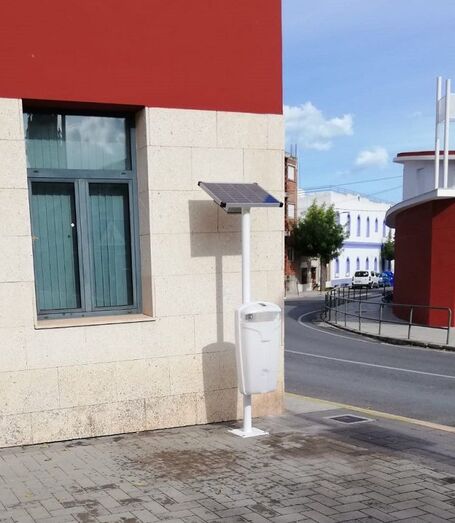 Beniarbeig instala una papelera solar