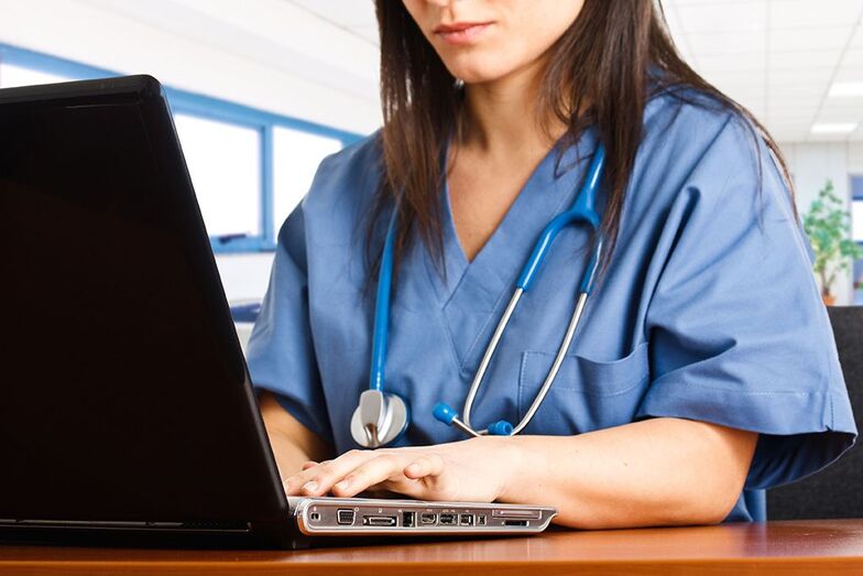 Las matronas de La Marina imparten sesiones formativas online para futuras madres y padres