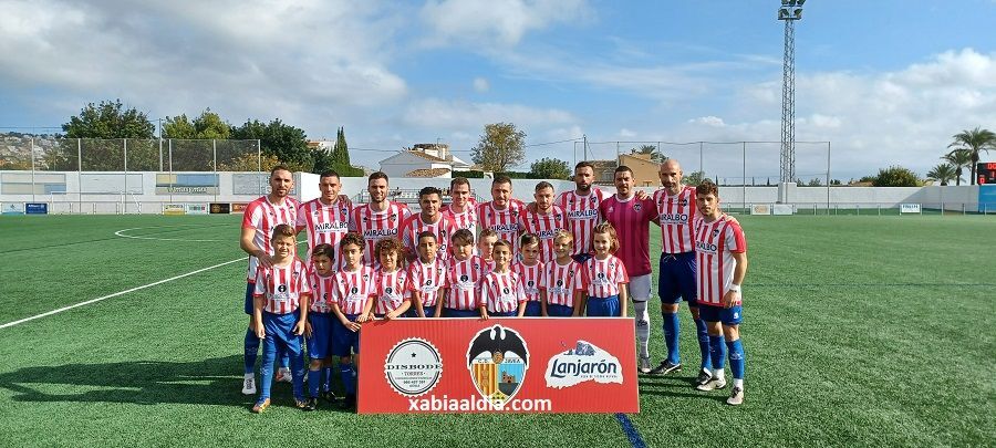 Un gol de Joan Talens en el minuto 90 da la victoria al Tavernes y le arrebata el liderato al CD Jávea