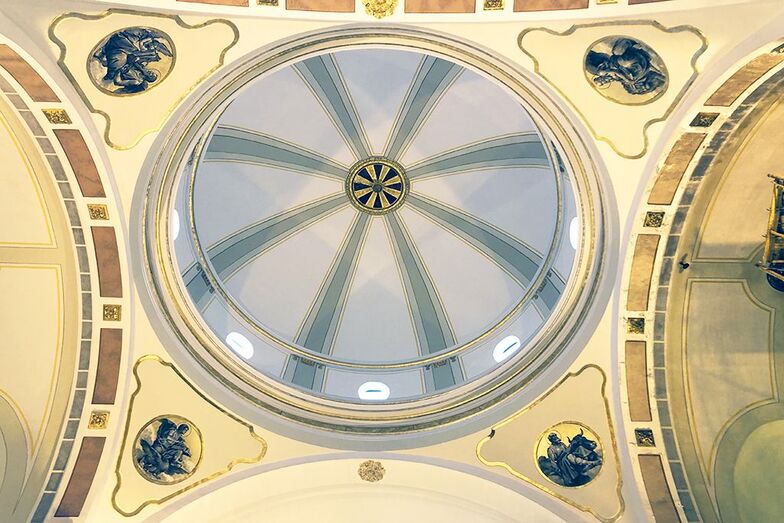 Cuatro nuevas pinturas engrandecen la cúpula del Calvari de Xàbia