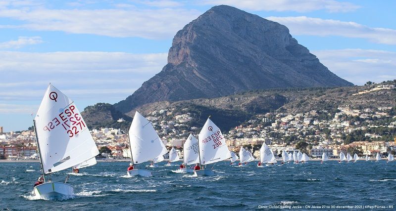 41 regatistas participan en la XI edición del clínic Ciclón – Club Náutico Jávea
