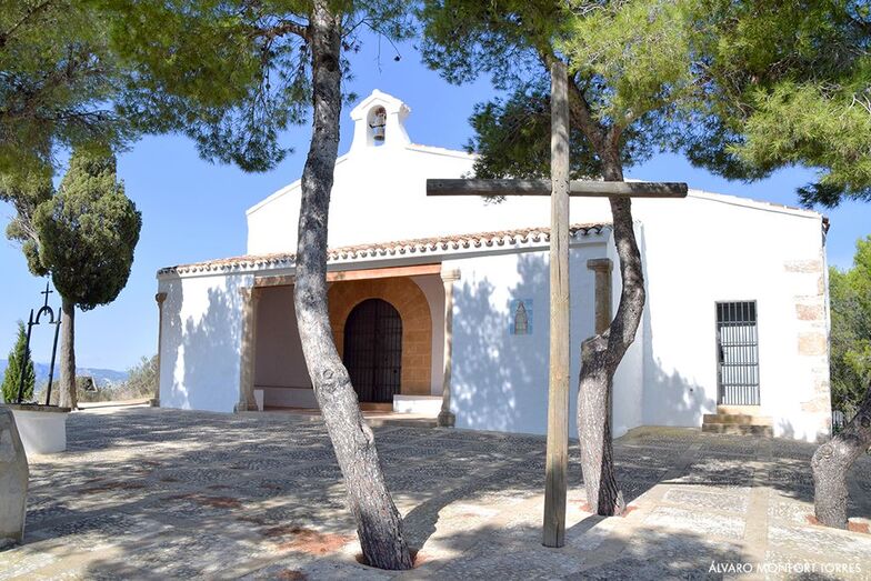 La ermita de Santa Lucía y Santa Bárbara corona el cielo arquitectónico de Xàbia