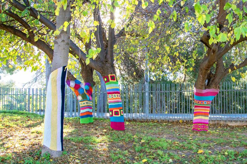 El Hospital de Dénia se acicala para la Navidad con numerosas muestras creativas