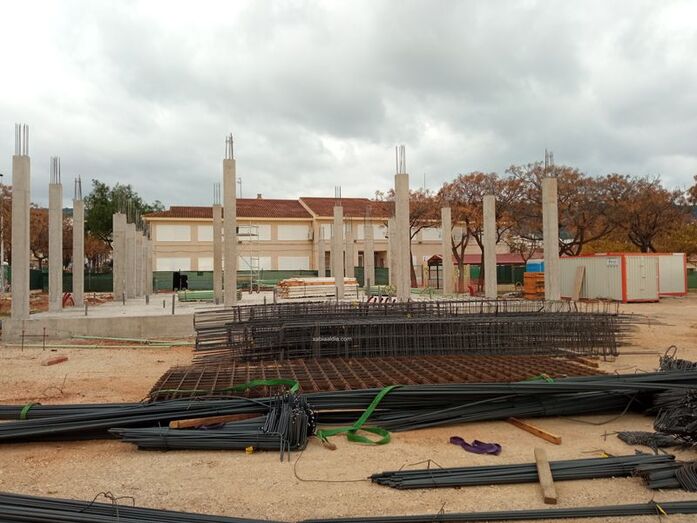 El nuevo edificio del Colegio Trenc d'Alba ya crece para arriba