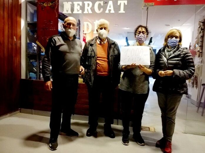 El mercadillo solidario de navidad dona 1262 euros a Cáritas de Xàbia