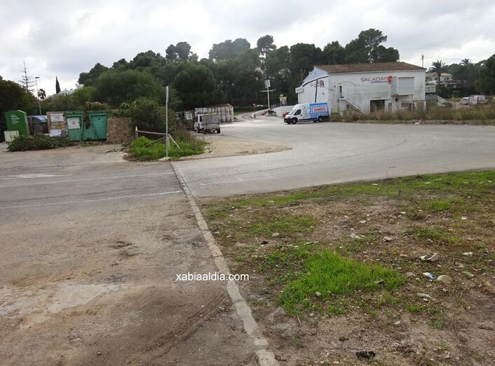 Dos grandes aparcamientos en el Arenal y El Saladar serán el punto de partida de los autobuses a la Granadella y el Portitxol