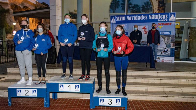 Arantza Reig y Lucy Crosbie suben a lo alto del podium en las Navidades Náuticas de Benidorm