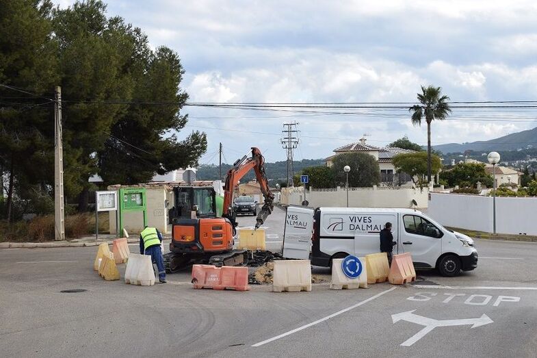 Comienzan las obras de la rotonda en el cruce de Les Fonts con el Camí Vell de Teulada