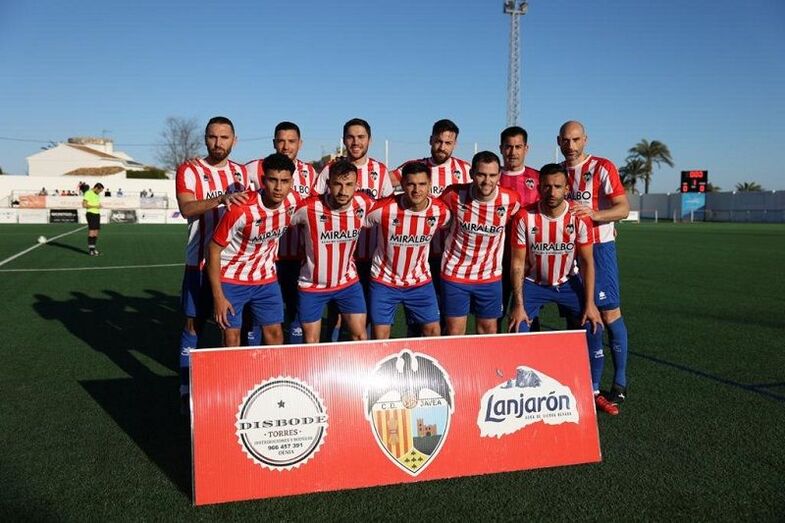 El CD Jávea y el CE Pedreguer empatan en un partido en el que no estuvieron acertados de cara al gol