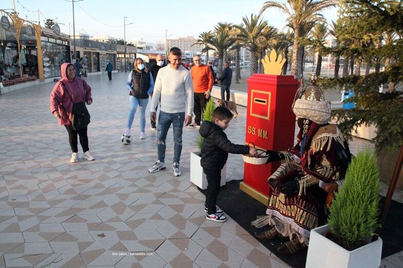 El Emisario Real visita el núcleo urbano del Arenal