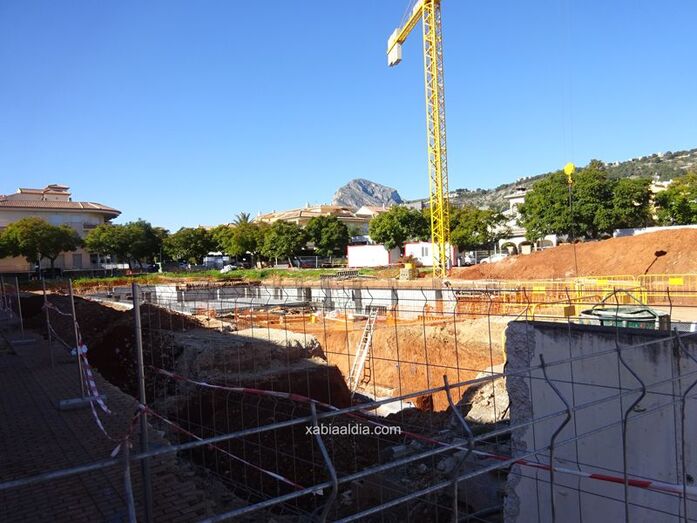 Swimming pool construction company requests funding increase of over 827,000 euros