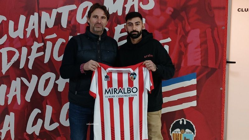 Roberto Fernández vuelve a casa tras pasar una temporada en el Calpe CF