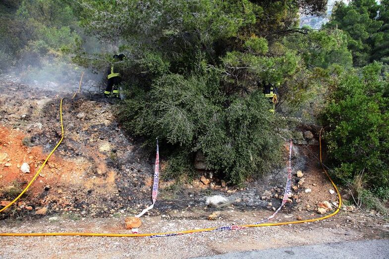 Una imprudencia podría estar en el origen del incendio del Montgó