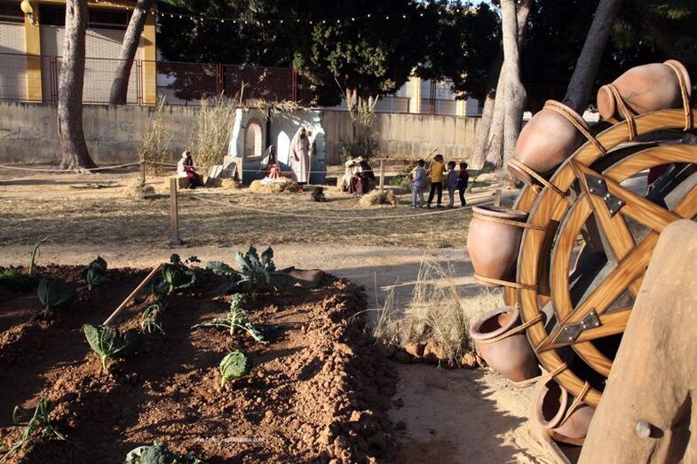 Los Emisarios reales visitan el pueblo y reciben a los niños de Xàbia en el Campamento Real