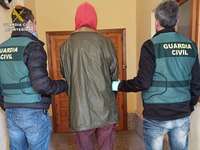 La Guardia Civil detiene a un vecino de Xàbia por el robo de 155 bombonas de butano y propano
