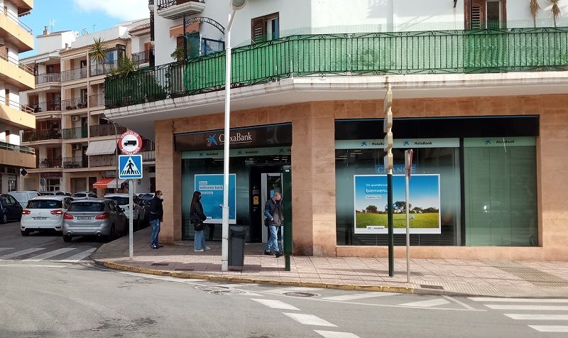 Chulvi anuncia una reunión con los directores de banco de Xàbia tras presentar Compromís una moción pidiendo mejora en la atención a las personas mayores