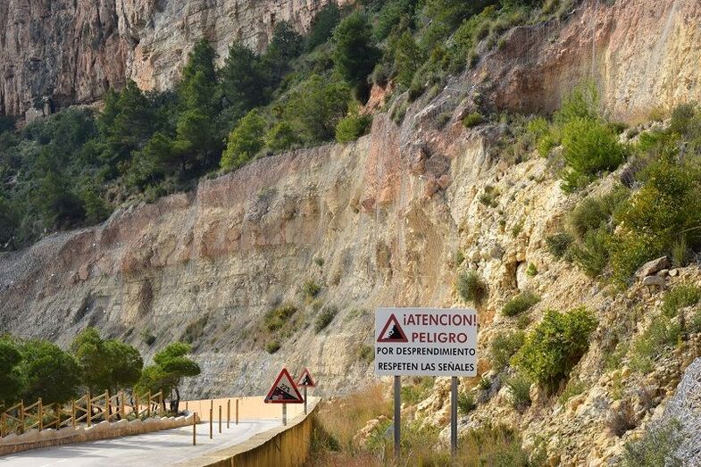 Benitatxell refuerza la seguridad en el Moraig para evitar desprendimientos