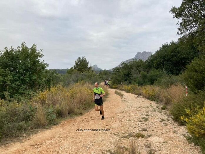 Nasio Cardona y Sophie Mullins del Club Atletismo Llebeig los mejores en la 14k del Gegant de Pedra de Ondara