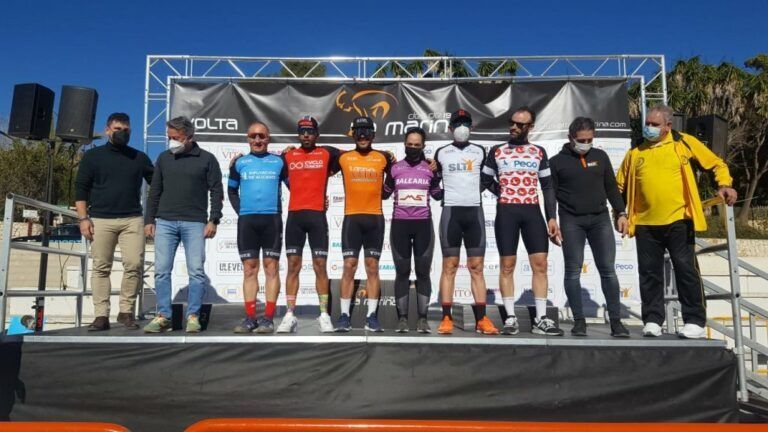 120 ciclistas participan en la IV etapa de la Volta a la Marina en Xàbia, trofeo Sant Sebastià
