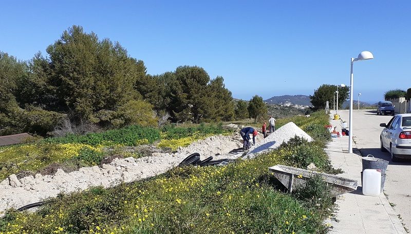 Benitatxell instala una nueva tubería en la urbanización Los Molinos para reconducir las aguas residuales depuradas al acuífero