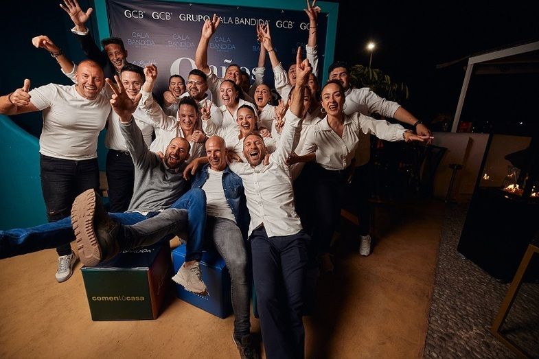Cala Bandida celebra su noveno cumpleaños con clientes y amigos