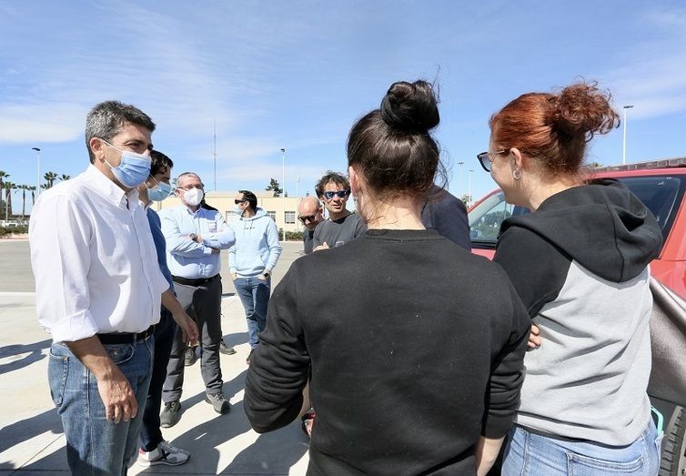 El convoy solidario de los Bomberos de Alicante vuelve a casa con un grupo de refugiados ucranianos