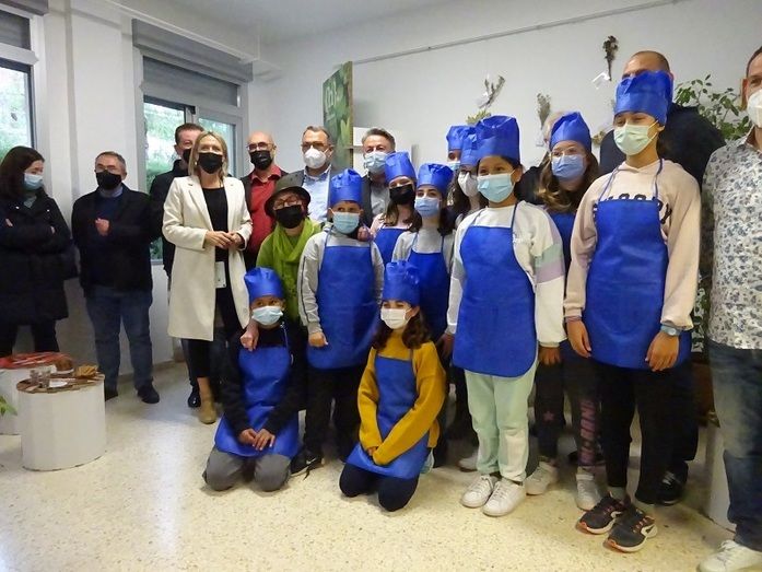 Los escolares del Colegio Port de Xàbia conocen las hierbas culinarias y las especias de la mano de la Cátedra Carmencita